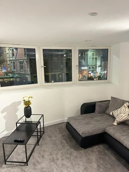 Stylish Central Escape, Heart Of The Action, City View, Netflix location