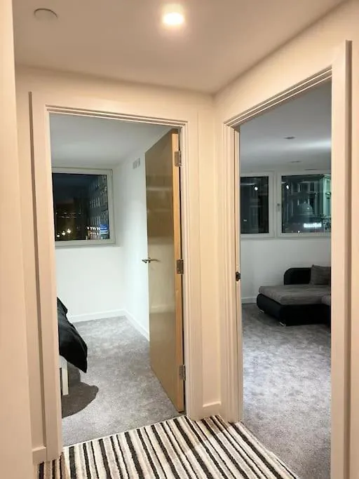Stylish Central Escape, Heart Of The Action, City View, Netflix Sheffield Apartment