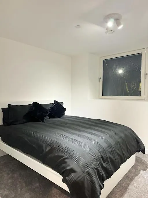 Apartment Stylish Central Escape, Heart Of The Action, City View, Netflix Sheffield