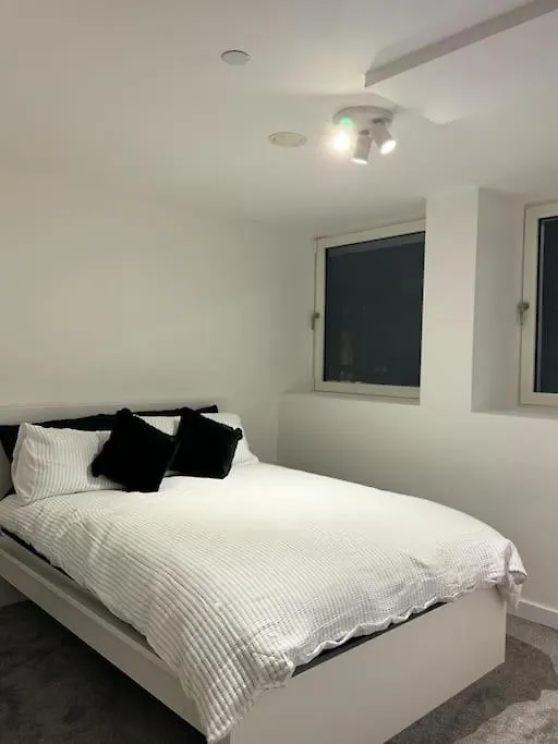 Stylish Central Escape, Heart Of The Action, City View, Netflix Sheffield 0*,